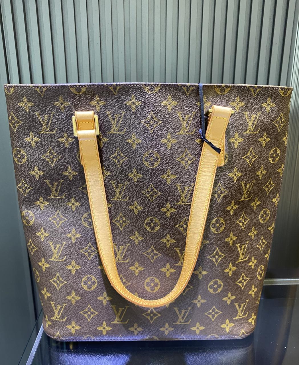 Pre-Owned Louis Vuitton 2011 Monogram Vernis Red Patent Leather